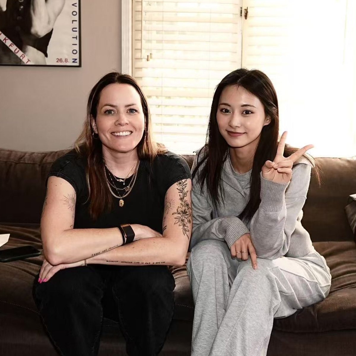 thinkabouTZUmx's tweet image. TZUYU with KATIE RIGGS OMGGG
🥹🥹🥹

You are so sweet, generous, talented and hardworking 💖💖
I'm so excited for this next chapter with you.
It's my honor and privilege to work vocals with you!

Yes it’s real and even Katie use the song BLINK on the post

#vocalcoach