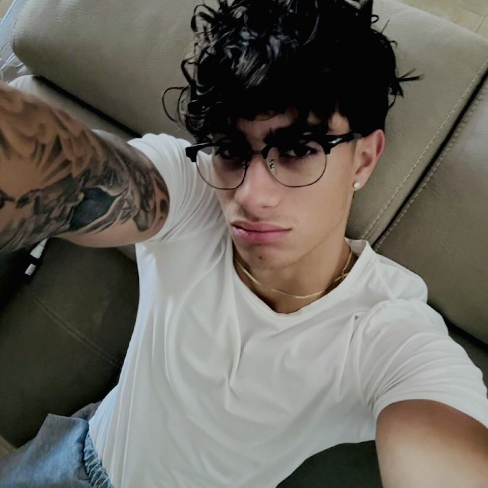 stxdsfave's tweet photo. ————————————
ᅠ
⠀ ⠀ ⠀ ⠀ ⠀ ⠀ ⠀ ⠀ Cole Miller
⠀ ⠀ ⠀ —  Professor &amp; Soccer Player —
ᅠ https://t.co/jBetJxSwDc