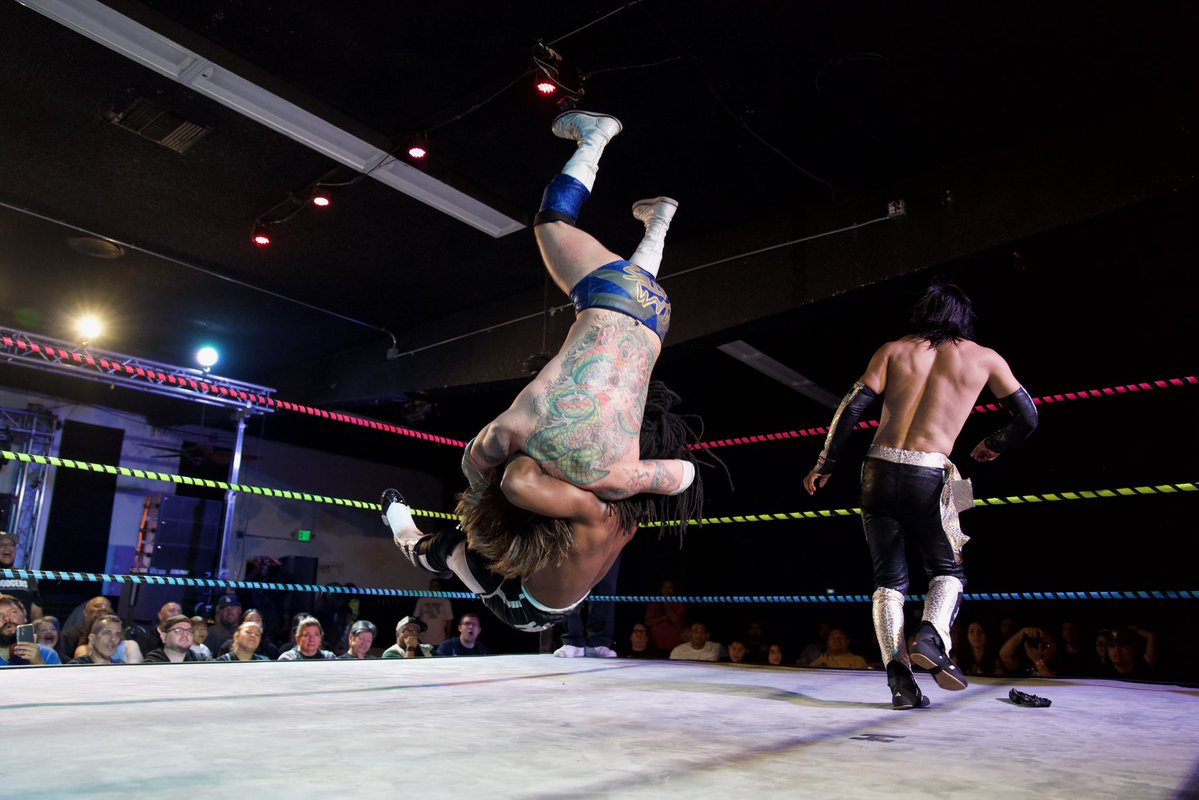 __PR1CE__'s tweet image. THURSDAY’S BUSINESS…
SANTINO BROS. FIGHT NIGHT
CGK MAKES GATES PAY THE TOLL. 
#EVERYBODYOWES #EVERYBODYPAYS
#IYDKNYK #WHOSTHEHIGHEST
 #SANTINOBROS