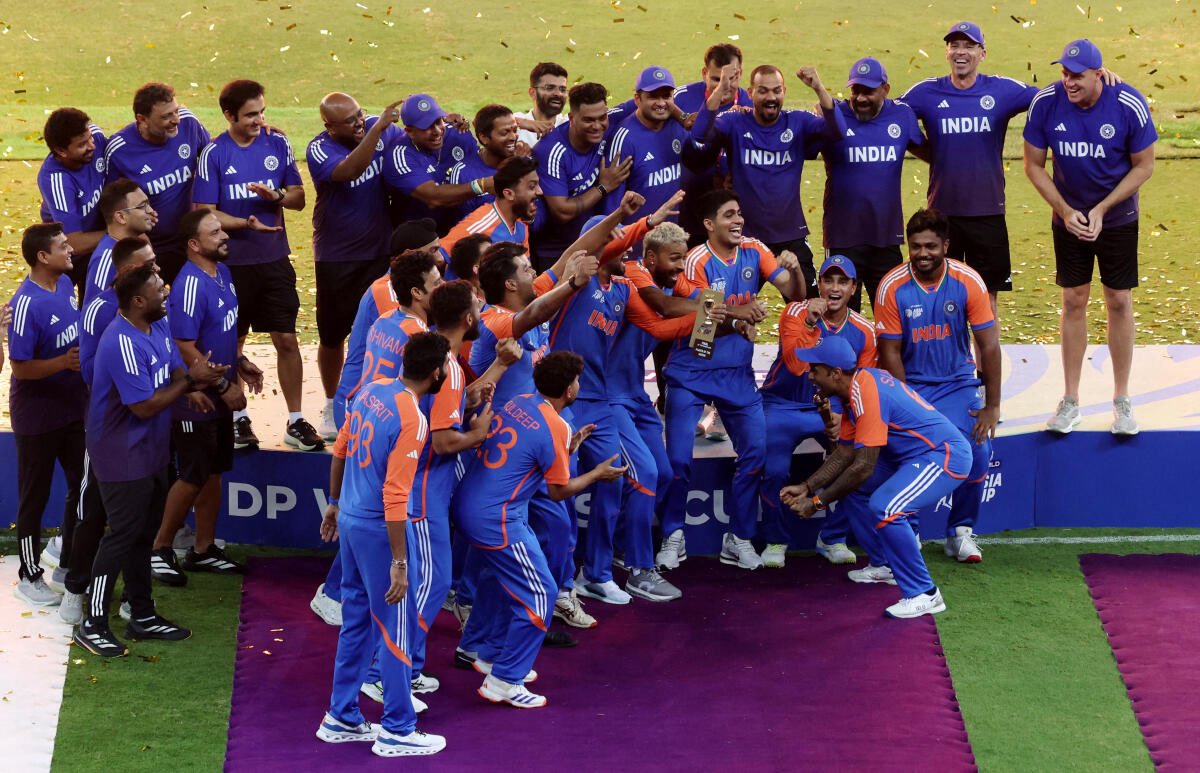 sarcastic_us's tweet photo. We are so proud of you Team India for your this gesture 🫂👏

 #AsiaCupFinal #INDvsPAK https://t.co/VKF4WjDbuH
