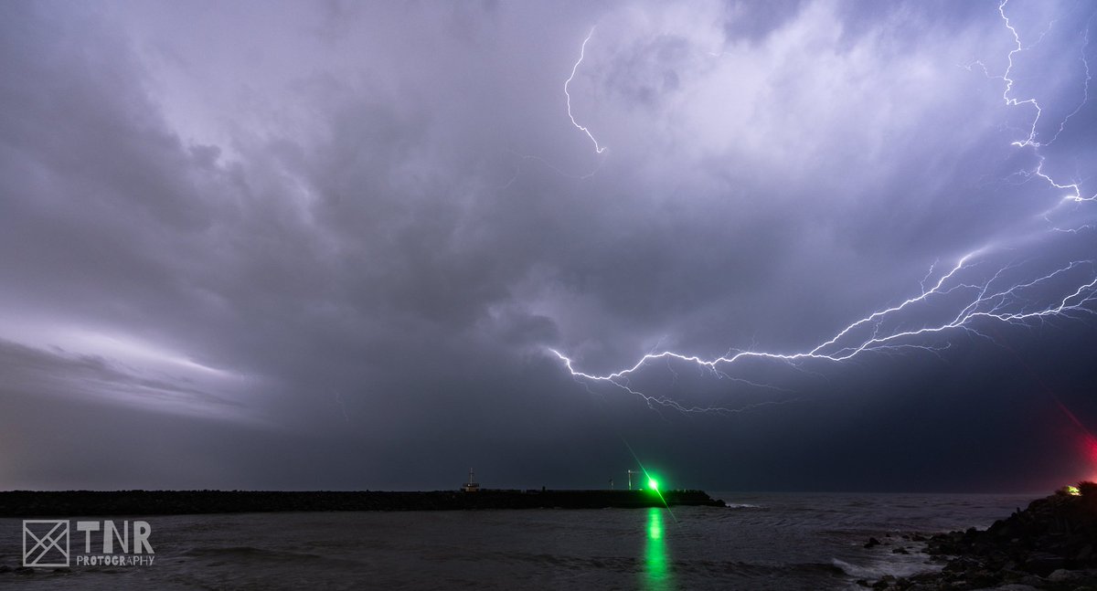TNR_Protography's tweet photo. Lightning over Greymouth last night

@MetService @Breakfaston1 @NewshubNZ @rnz_news https://t.co/fq56Nlo8yl