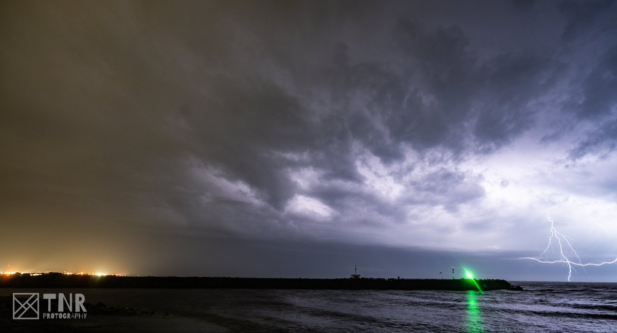 TNR_Protography's tweet photo. Lightning over Greymouth last night

@MetService @Breakfaston1 @NewshubNZ @rnz_news https://t.co/fq56Nlo8yl