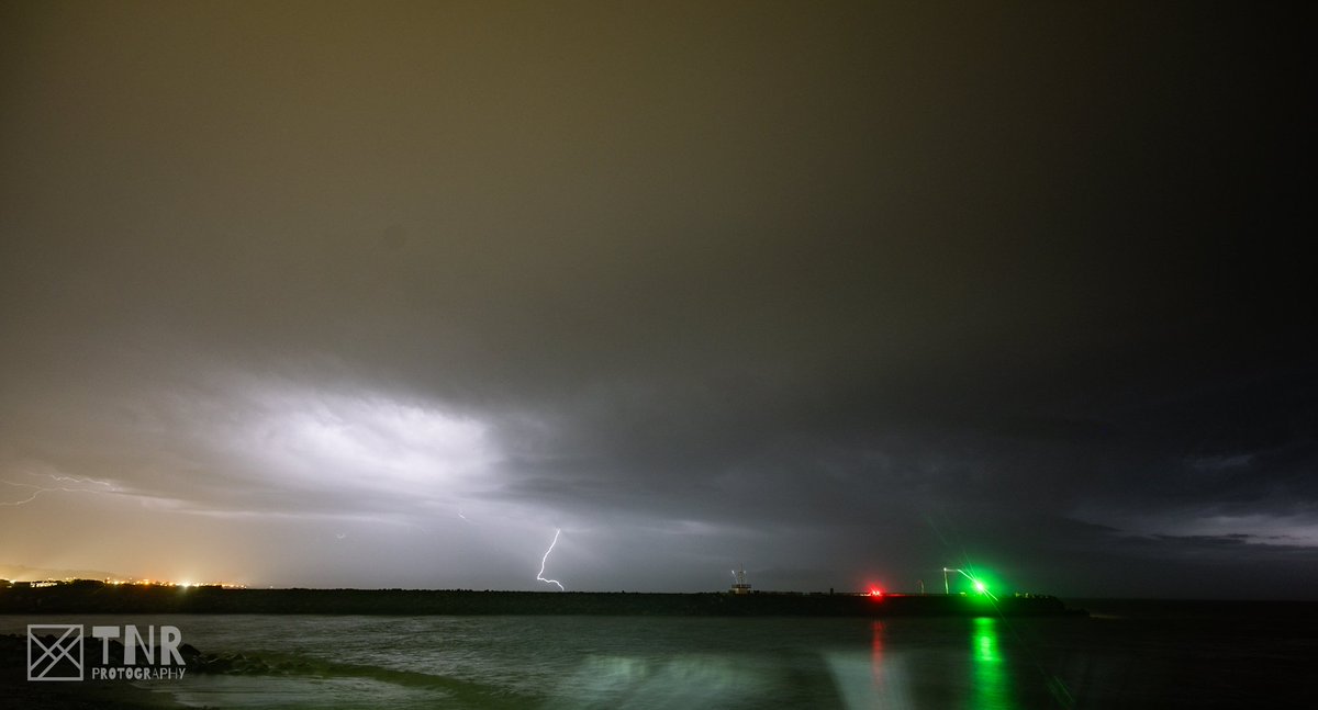 TNR_Protography's tweet photo. Lightning over Greymouth last night

@MetService @Breakfaston1 @NewshubNZ @rnz_news https://t.co/fq56Nlo8yl