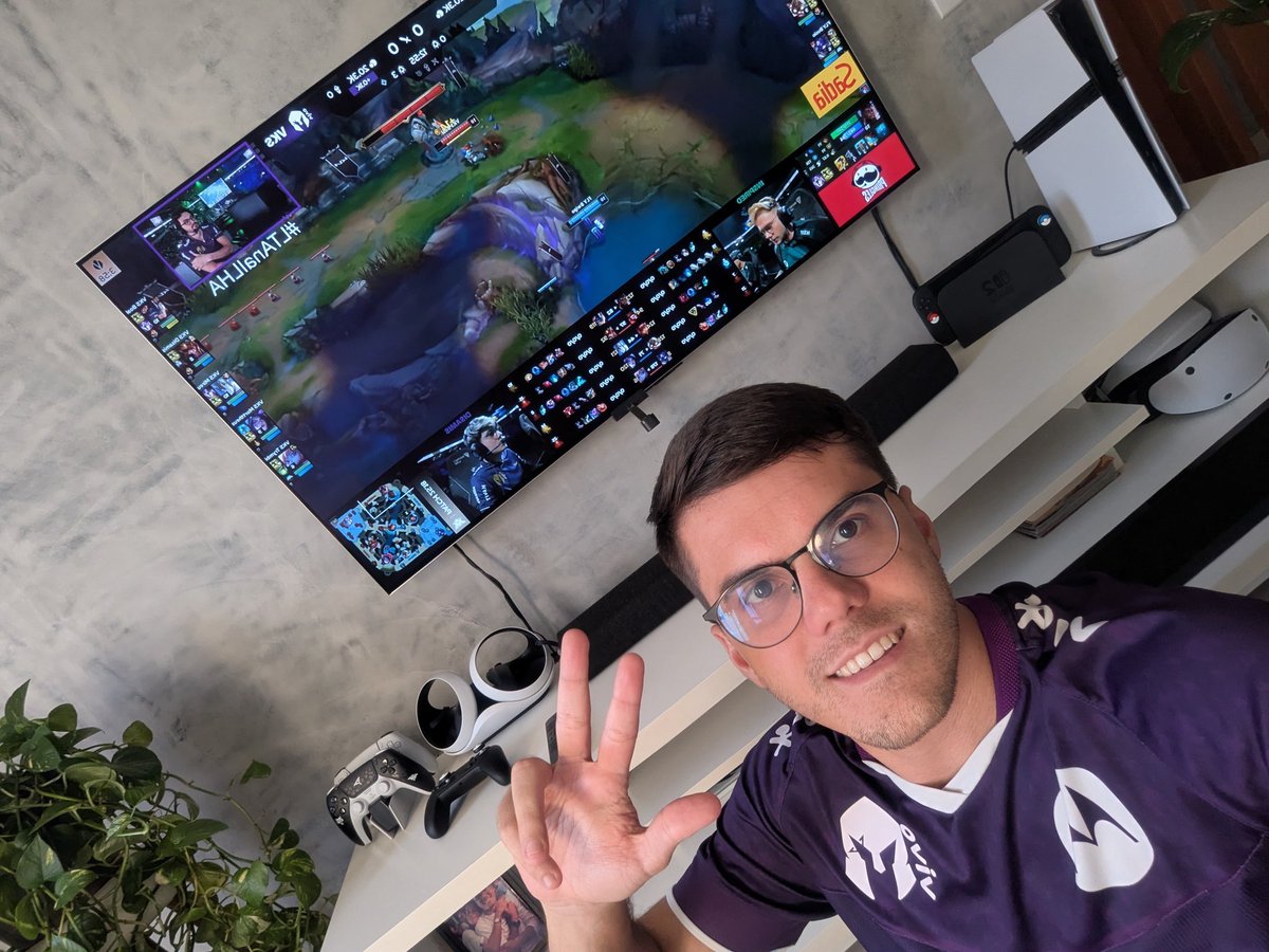 gahfroede's tweet photo. Vaaaamo minha keyduxa. Não tiro essa camisa até semana que vem se ganharem @ilhadaslendas @VivoKeyd #LTAnaILHA https://t.co/neKkNie8HM