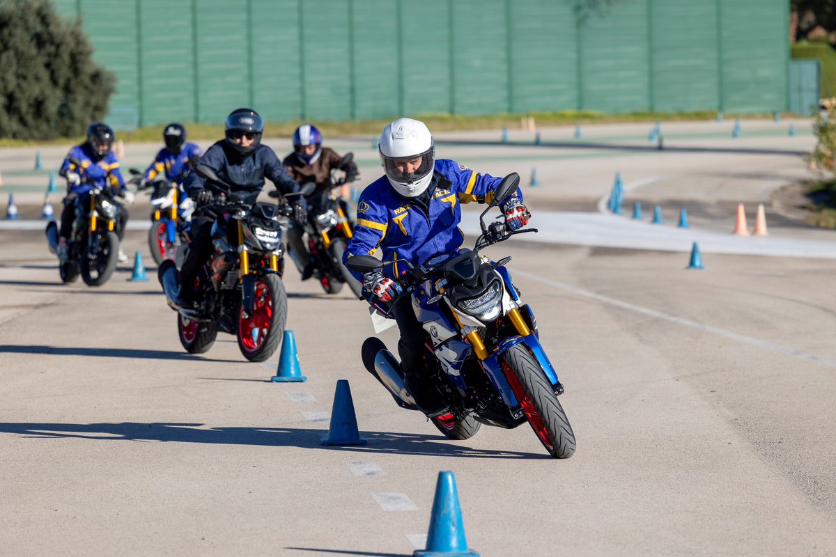 Luidgi1's tweet photo. La moto no solo es pasión y libertad… también exige técnica y seguridad.
Un curso de conducción te enseña a: 
✅ Frenar de forma correcta en situaciones de emergencia
✅ Trazar curvas con mayor control y confianza y muchas más cosas imprescindibles para disfrutar con seguridad https://t.co/y4DW11SKC5