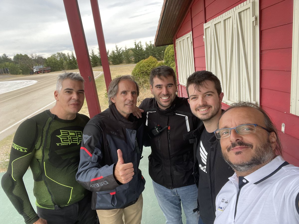 Luidgi1's tweet photo. La moto no solo es pasión y libertad… también exige técnica y seguridad.
Un curso de conducción te enseña a: 
✅ Frenar de forma correcta en situaciones de emergencia
✅ Trazar curvas con mayor control y confianza y muchas más cosas imprescindibles para disfrutar con seguridad https://t.co/y4DW11SKC5