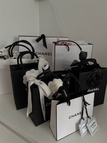 yourownertate's tweet photo. I just received Shopping from J via Throne. Thank you! https://t.co/tZi5Zqb4BR