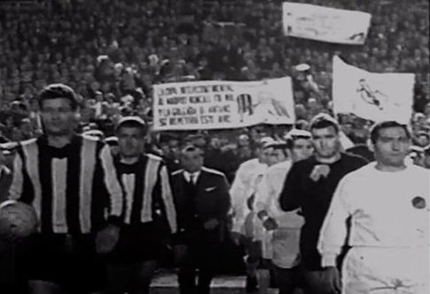 HistoriaCAP's tweet photo. 🗓️#UnDíaComoHoy de 1966, @OficialCAP vencía 2-0 a Real Madrid 🇪🇸 por la final de la Copa Intercontinental de Clubes

🏟️ Santiago Bernabéu

⚽Pedro Rocha 28' de penal
⚽Alberto Spencer 35'

🏆El Decano se consagró campeón del Mundo en el estadio denominado Chamartin en esa época https://t.co/AcGZcZG2Wr