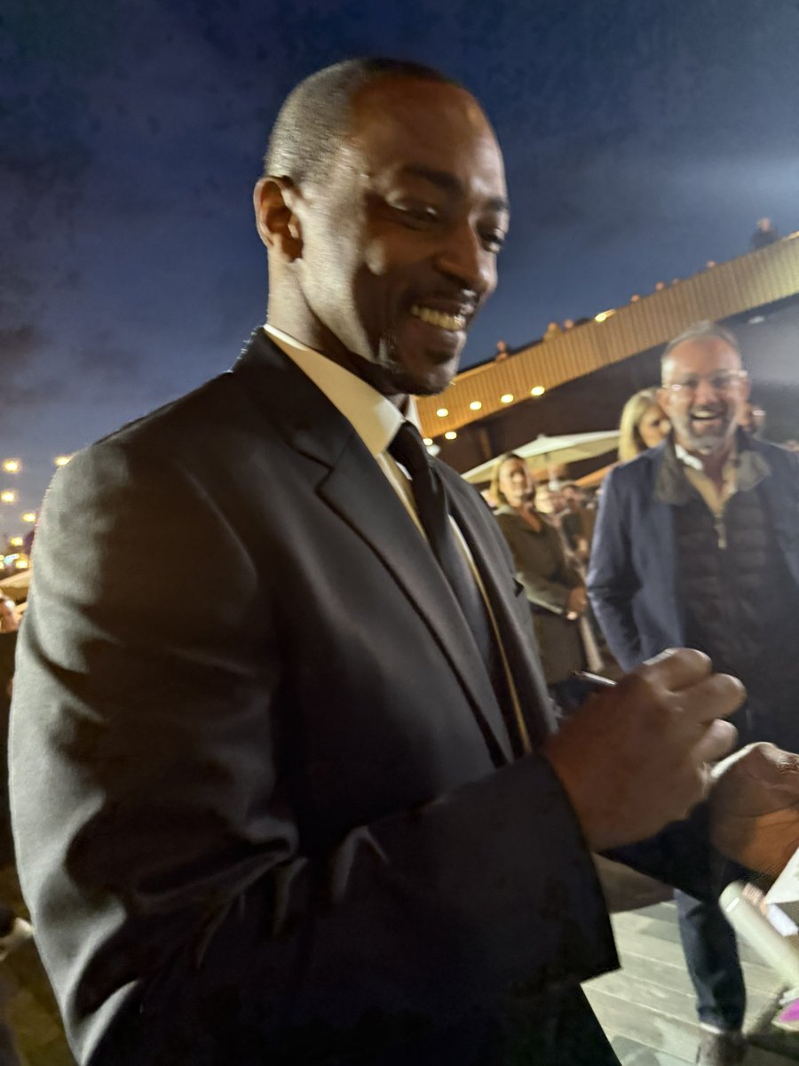 leonitaslayed's tweet photo. OHH YEAHH anthony mackie 😝😝 https://t.co/0MZfwqWZWh