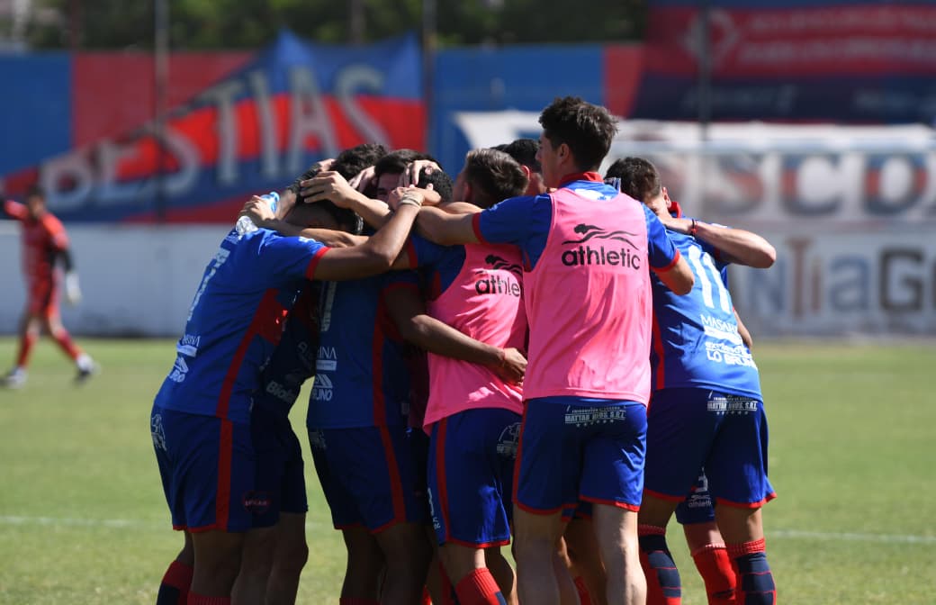 ClubAGuemes's tweet photo. [Primera Nacional]
Final del Partido
Victoria y permanencia del Gaucho en Primera Nacional.
Milton Gerez marcó el único tanto que le da la posibilidad al Azulgrana de seguir un año más en la segunda categoría de AFA.
@ClubAGuemes 1-0 @Oficial_CASM

#Fecha33 
#VamosLosGauchos https://t.co/c4VUUoitxM