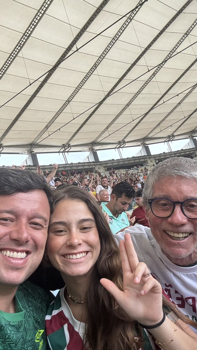 rod2al's tweet photo. Vence o Fluminense! Isa é pé quente! #Flu #Brasileirao https://t.co/W5UcrvJHeo