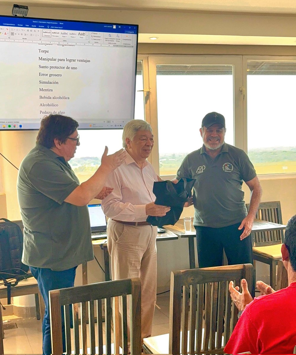 golazotropical1's tweet photo. Magistral inicio del #Seminariodejerarquización 
#herramientasparalabuenacomunicacion 
@ClubVeteranos #CVP🇵🇾 
@FAParaguay 
Apoyan #abccolor 
@zielohotel
El gran organizador @fgcazenave y equipo, pusieron todo de sí, para la brillantes del momento vivido. https://t.co/Ty0wk4pcex