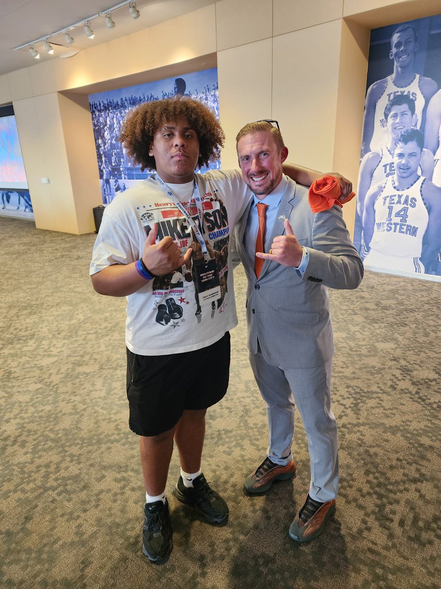 Had a great game day visit at <a href="/UTEPFB/">UTEP Football</a>  <a href="/UTEPCoachCJones/">Chris Jones</a> <a href="/CoachBobbyDaly/">Bobby Daly</a> thank you for your hospitality 🟠⚪️ <a href="/Eric_Mims_Sr/">Coach Eric Mims, Sr.</a> <a href="/PaloDuroDonsFB/">PaloDuroDonsFootball</a> <a href="/PressPassSports/">Press Pass Sports</a> <a href="/ProspectFiles/">Prospect Profiles</a>  <a href="/CoachWhiteDB1/">Coach White</a> <a href="/KyleMorgan_XOS/">Kyle Morgan CATAPULT Southwest Area Scout</a> <a href="/LeeAnnHerringRW/">LeeAnn Herring</a>  <a href="/247recruiting/">247Sports Recruiting</a> <a href="/KWhite_Tinsley/">Kane White-Tinsley</a> <a href="/Julian_Deuce/">Julian(Deuce) Reese II</a>
