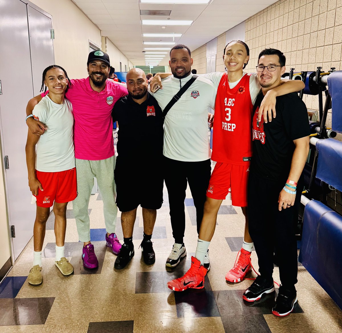 coach_bmase's tweet photo. Itβs all love when @AlbuquerquePrep #ABCPrep travels. Family pulls up #Legends @CoachChrisPerez @CoachDSteen @IamFR5 @JGidd4 #Coop
#KDubb #VanceJackson pulled up this weekend. Cali love @lobolaneblog @AbcSpotlightNM @GeoffGrammer @krqesports https://t.co/U5O6gbi4jt