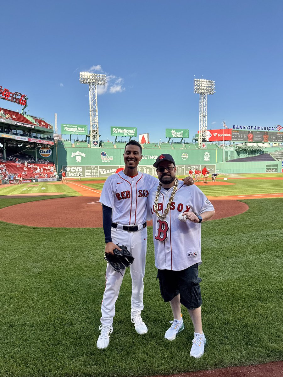 SiskoKid6383's tweet photo. So many great people at @fenwaypark yet none make it more special than @LV617_ . Thanks for always being a good friend and making memorable moments like this! Go @RedSox #myfenway #RedSox https://t.co/X6YKW31vSg