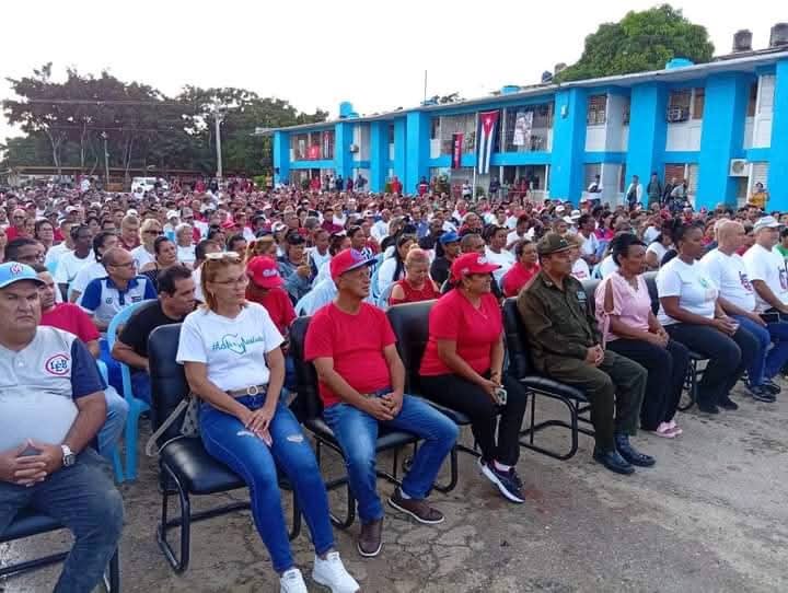 #CiegodeAvila🚨🚨🚨 Imágenes del Acto Nacional por el 65 Aniversario de los CDR 👉 Alegría multiplicada 👉 Excelente jornada 👉#CDRCuba #65AñosCDR #capitalLate