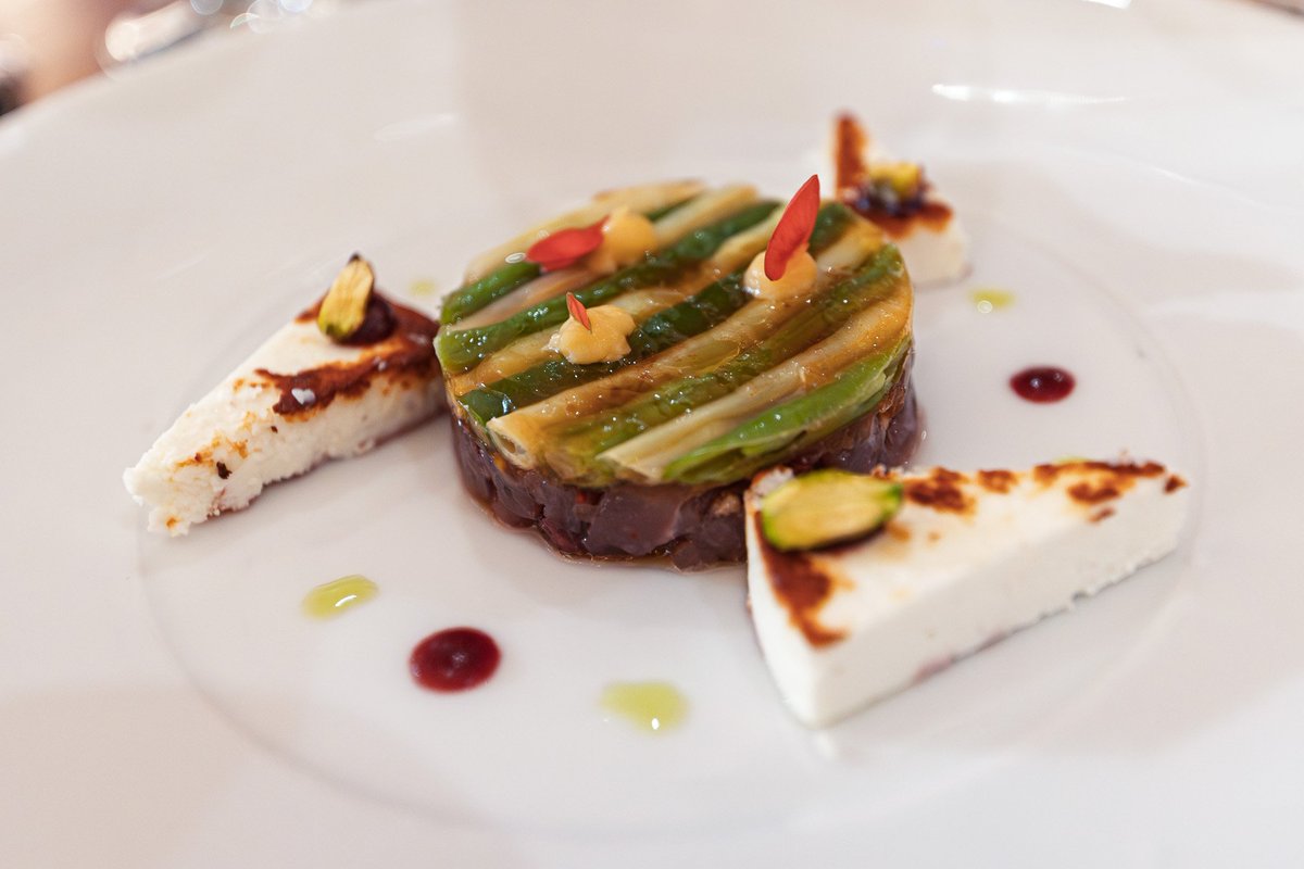 Diner Fruitilisious au restaurant Laurier by #Mavrommatis autour des fruits européens avec un menu élaboré par le chef <a href="/AndrasMavromma1/">Andréas Mavrommatis</a> pour mettre en avant la coopérative de Pella qui rassemble des producteurs du nord de la Grèce 🇬🇷
📷 <a href="/NicolasDiolez/">Nicolas Diolez</a>