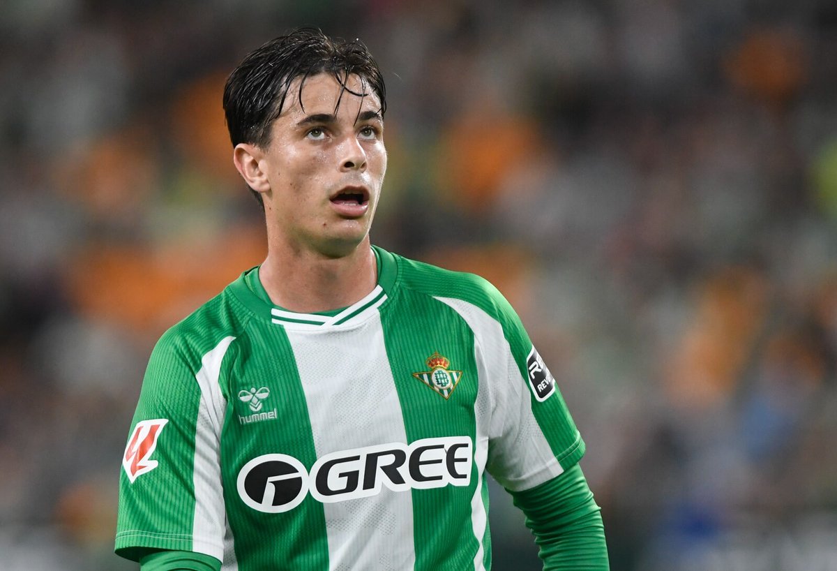 alvaritomfs's tweet image. 🔝 El mejor partido de Valentín Gómez con la camiseta del Betis. Hoy ganó el 100% de los duelos aéreos. Absolutamente TODOS. Seis de seis. Teniendo enfrente a Budimir y Raúl García. Hábil al corte e intuitivo. Solo perdió tres pelotas en el partido. Sigue creciendo cada semana.