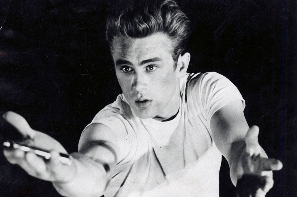 #30septembre1955

James Dean est tué dans un accident de voiture à l'âge de 24 ans. L'acteur meure au moment où le rock'n'roll prend vie. 

Pour preuve : la chanson n°1 le jour de sa mort ? La reprise de "Ain't That A Shame" par Pat Boone. Les États-Unis changent d'ère.