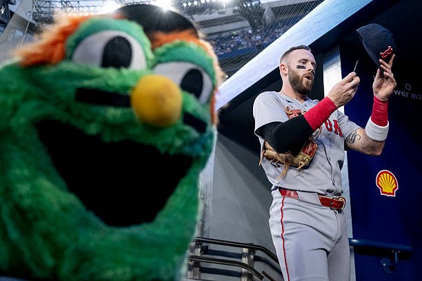 Trevor Story’s final regular season numbers:

157 Games - 654 PA
.263/.308/.433/.741
25 HR
29 2B
96 RBI
101 wRC+
31/32 SB
3.1 fWAR

The exact season this Red Sox team so badly needed from him. Right up there in any convo about who’s MVP of the 2025 squad.