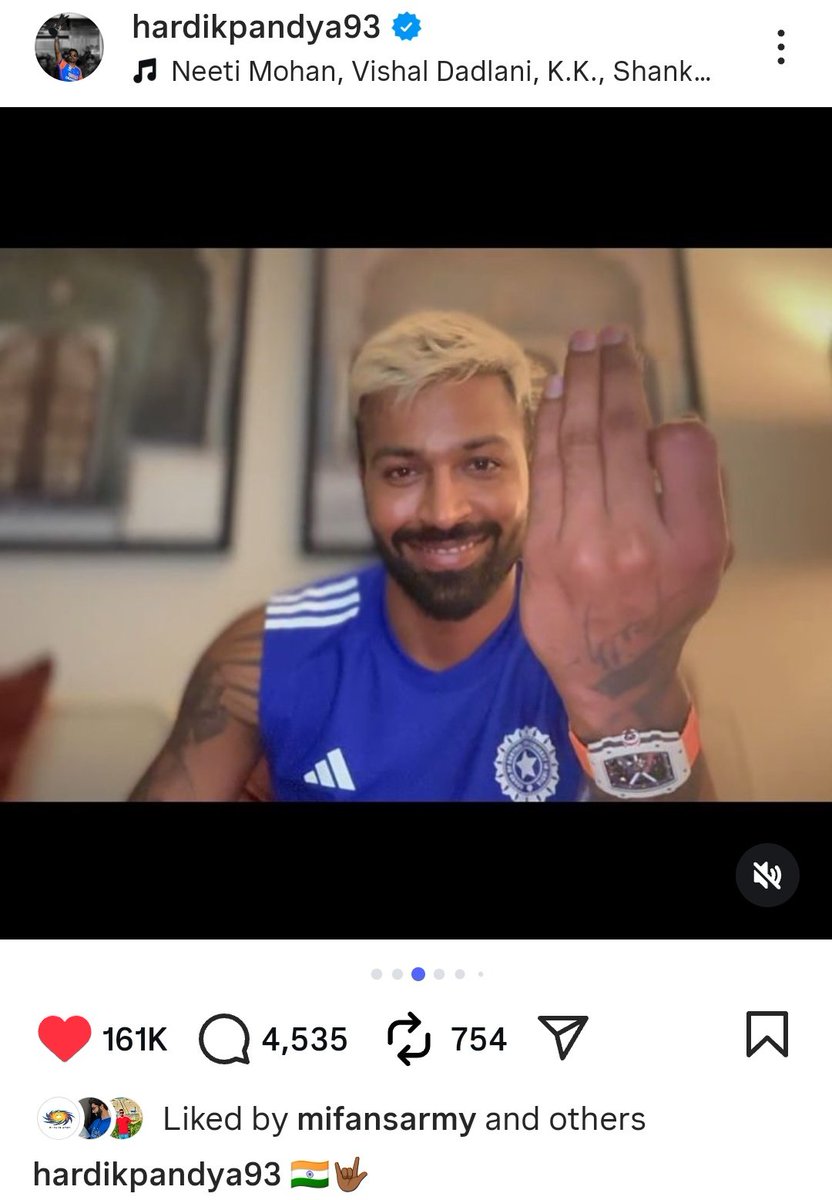 Hardik Pandya is again showing his watch. Bro is not stopping. Once again owned the bhikharis 😂