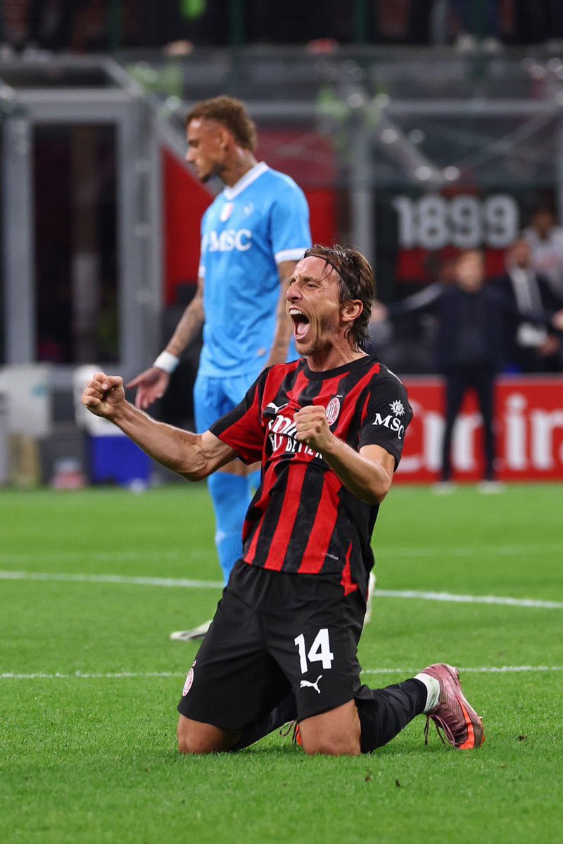 Luka Modric es un ejemplo para todo el Milan. Ver a un tío que lo ha ganado casi todo en su carrera, no parar de correr, me contagia hasta a mí.

La leyenda quiere hacer historia en San Siro.