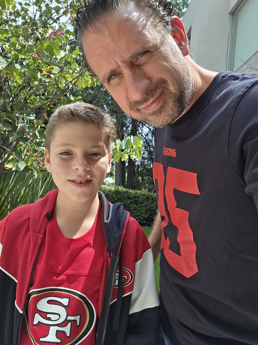 ro_vargas's tweet photo. Aunque nos hagan sufrir #NFLEnTelevisa https://t.co/1ycm075GlE