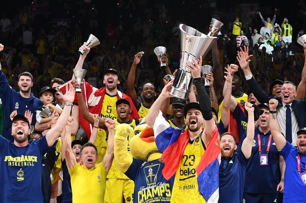 MartiDiazG's tweet photo. 🔚Hasta aquí la GUÍA EUROLIGA 25/26.
🔃 COMPARTE el hilo si te ha parecido interesante.
🤔¿Quién se proclamará rey de Europa en la F4 de Atenas? ¿Qué te parece el nuevo formato de 20 equipos? DÉJAMELO AQUÍ ABAJO👇👇👇 https://t.co/cLh15Vij23