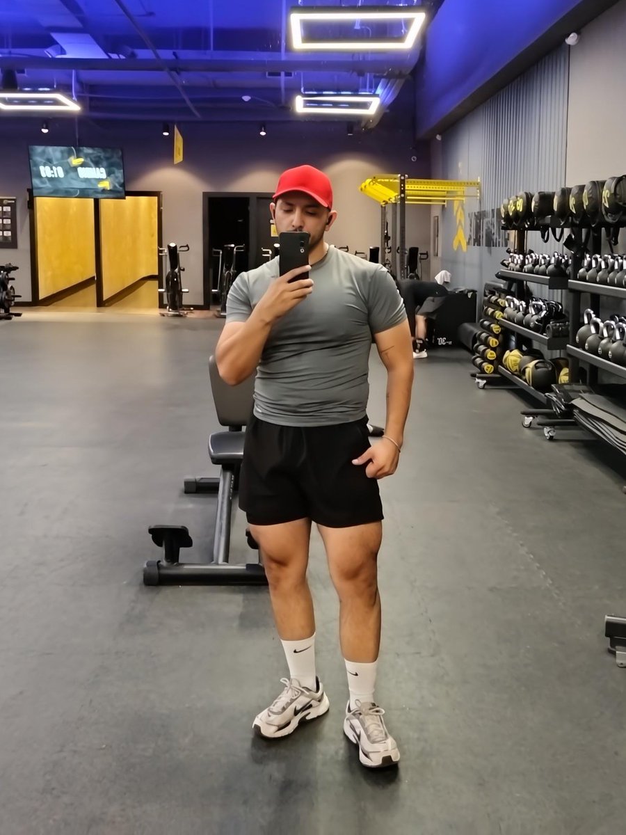 Una foto antes del gym / Una foto en el gym 

#thong #gym #gay