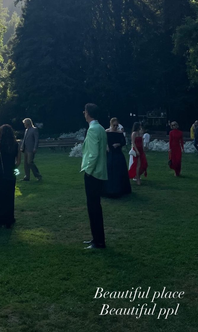 adeleella_'s tweet image. It’s like a game trying to find Adele crumbs