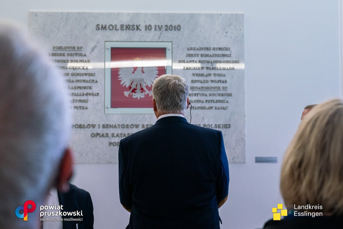 GruebelMdb's tweet photo. Schön, dass ich auch im kommunalen Mandat internationale Termine habe. Hier im polnischen Parlament #Sejm , im Gespräch mit der Abgeordneten von #Pruszków (#Masowien ) und mit den Künstlern von #Mazowsze ⁦@LandkreisES⁩ @powiatpruszkowski https://t.co/x8PLXi2NIm