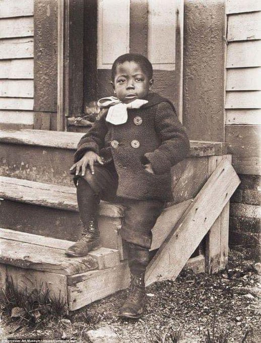 AfricanArchives's tweet photo. A young boy dresses up to have his photo taken, circa 1905. https://t.co/2DK3bqdNRM
