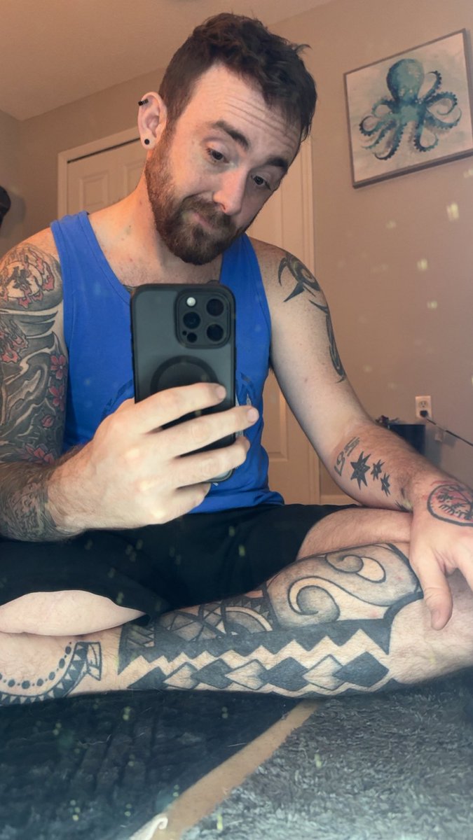 HRHStumpy's tweet image. Imagine hating me and I’m literally sitting here with my stump out ignoring your texts because I’m stump deep in my 17th rewatch of The Magicians