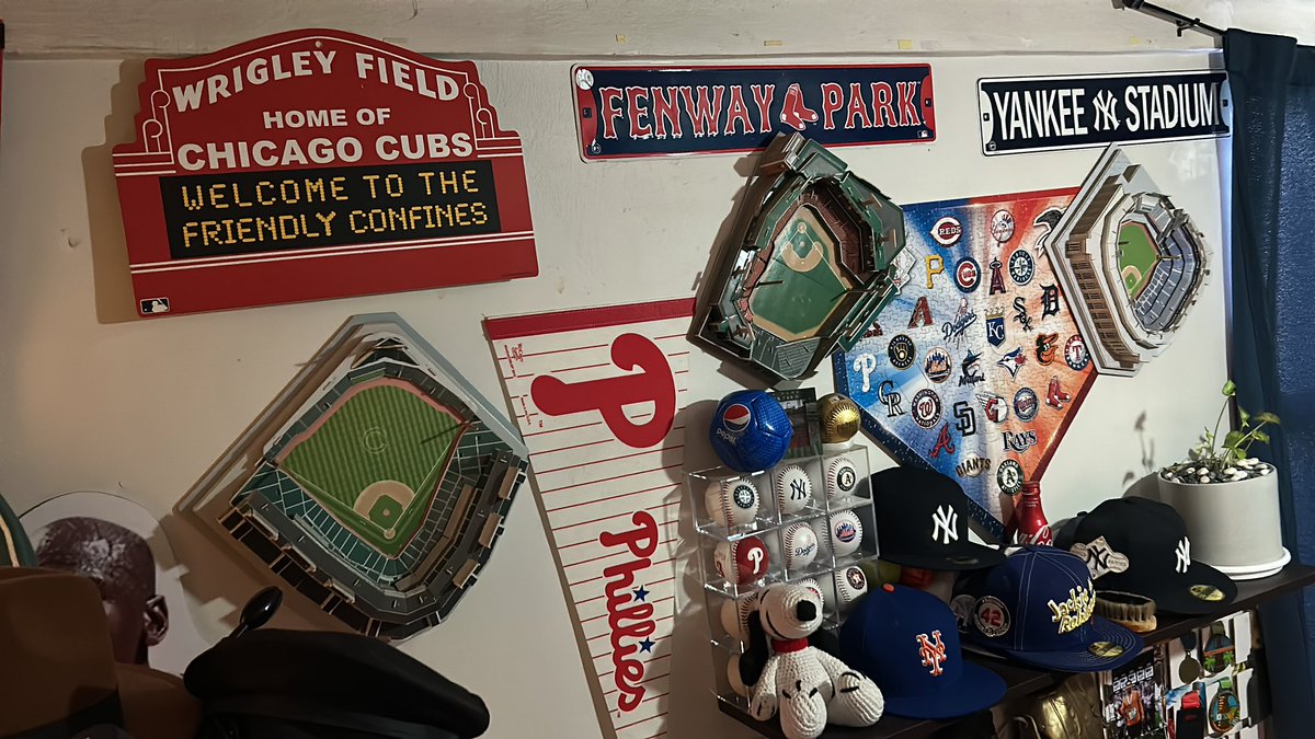 BobbyRodri25086's tweet photo. @ImagenTVMex #LaCasaDelBeisbol 
Colección estadios 3D, gorras y pelotas @Alfonsolanzagor https://t.co/sKDeUBfCGJ