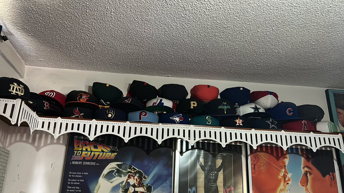 BobbyRodri25086's tweet photo. @ImagenTVMex #LaCasaDelBeisbol 
Colección estadios 3D, gorras y pelotas @Alfonsolanzagor https://t.co/sKDeUBfCGJ