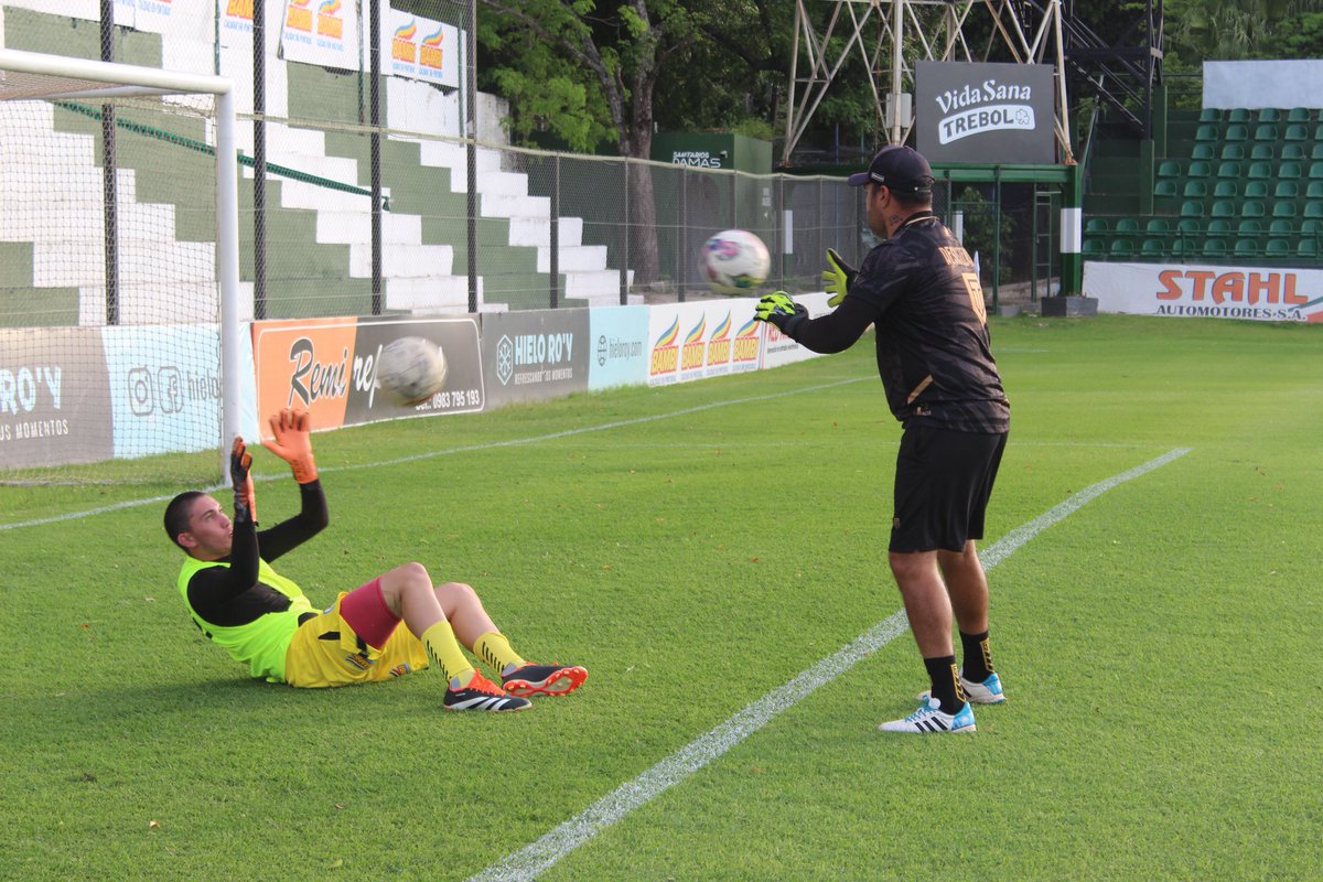 Calentamiento previo 🔥💪🏻

#VamosResi🔺💙