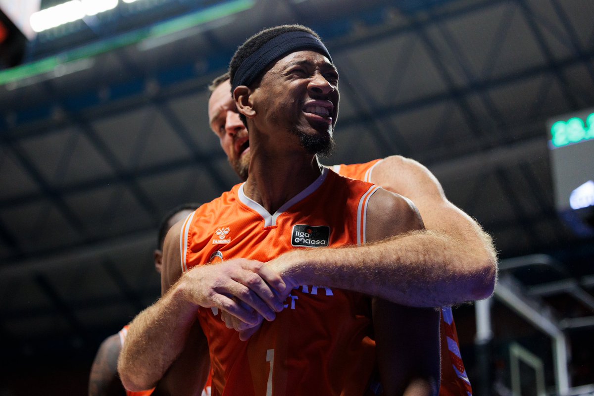 LA LOCURA DE KAM TAYLOR 🤯

🤪 <a href="/KamTaylor5/">Kam Taylor</a> 

#SupercopaEndesa | <a href="/valenciabasket/">Valencia Basket Club</a> 
📸 acb Photo / Aitor Arrizabalaga