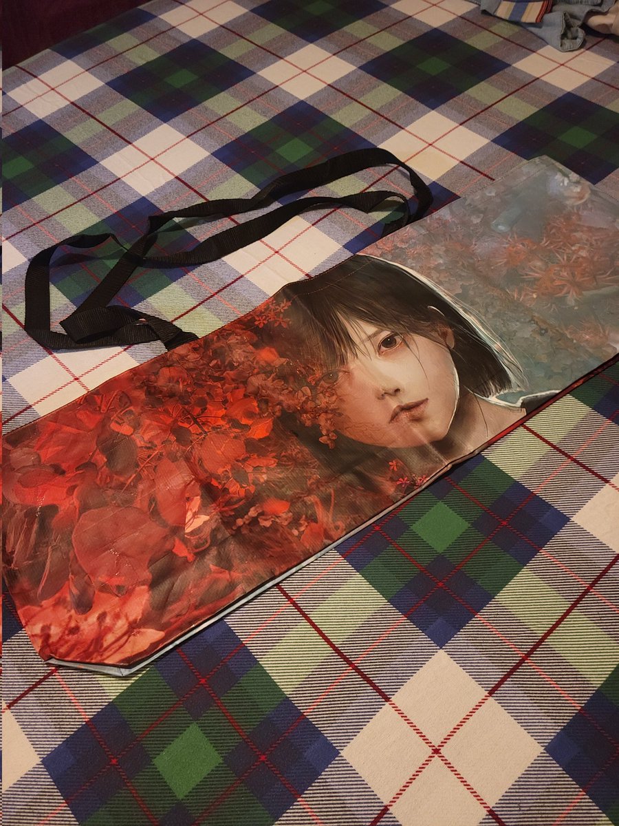 Greaydeth's tweet photo. Here are some of the freebies I got from the Silent Hill f scavenger hunt at LA:
- Silent Hill f tote bag (attained at the )
- Silent Hill f poster (attained at the hypland store also i personally laminated it)
- Silent Hill f tap card (attained at the metro train) https://t.co/5hMBTisqJ0