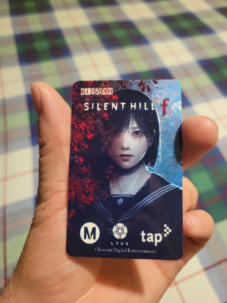Greaydeth's tweet photo. Here are some of the freebies I got from the Silent Hill f scavenger hunt at LA:
- Silent Hill f tote bag (attained at the )
- Silent Hill f poster (attained at the hypland store also i personally laminated it)
- Silent Hill f tap card (attained at the metro train) https://t.co/5hMBTisqJ0