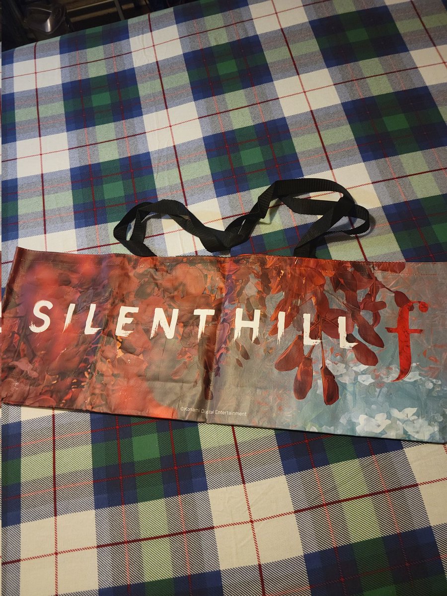 Greaydeth's tweet photo. Here are some of the freebies I got from the Silent Hill f scavenger hunt at LA:
- Silent Hill f tote bag (attained at the )
- Silent Hill f poster (attained at the hypland store also i personally laminated it)
- Silent Hill f tap card (attained at the metro train) https://t.co/5hMBTisqJ0