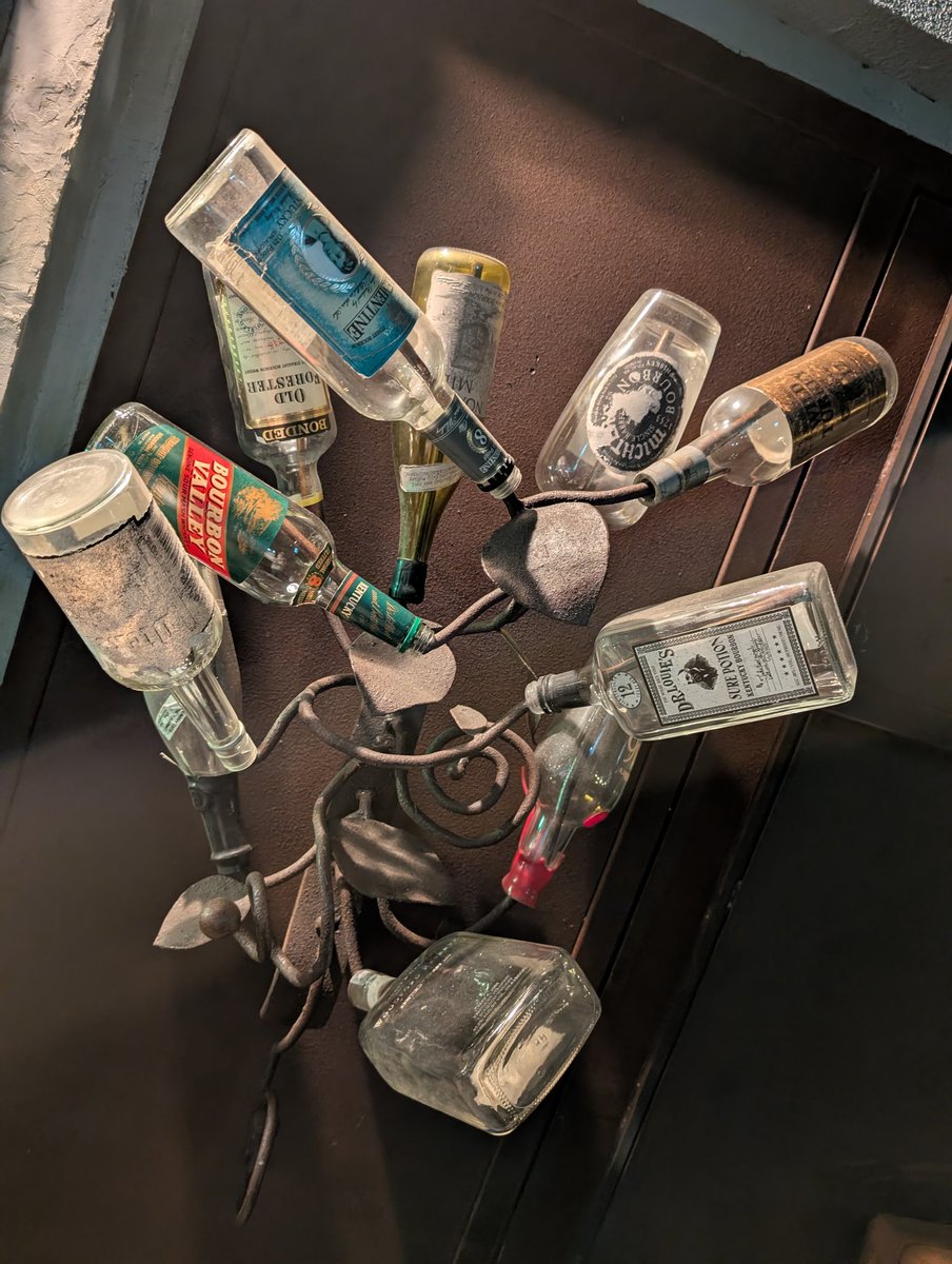 ふむふむ。空瓶さし。