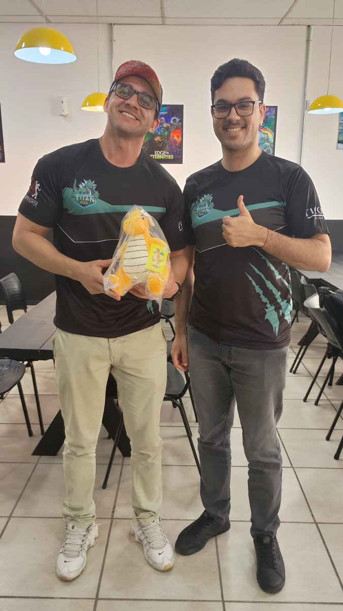 🌦️☀️ Hoje a final do CUP SJC foi um espetáculo! Eu com time de Sol, ele com o time de Chuva… e juntos dominamos a competição. Orgulho de ser parte da equipe Titan Ray VGC! 🔥🏆 <a href="/KlawVGC/">Claudio Kamoda</a> <a href="/TitanRayVGC/">Titan Ray VGC</a> <a href="/pandorageek/">Pandora Geek Store</a>