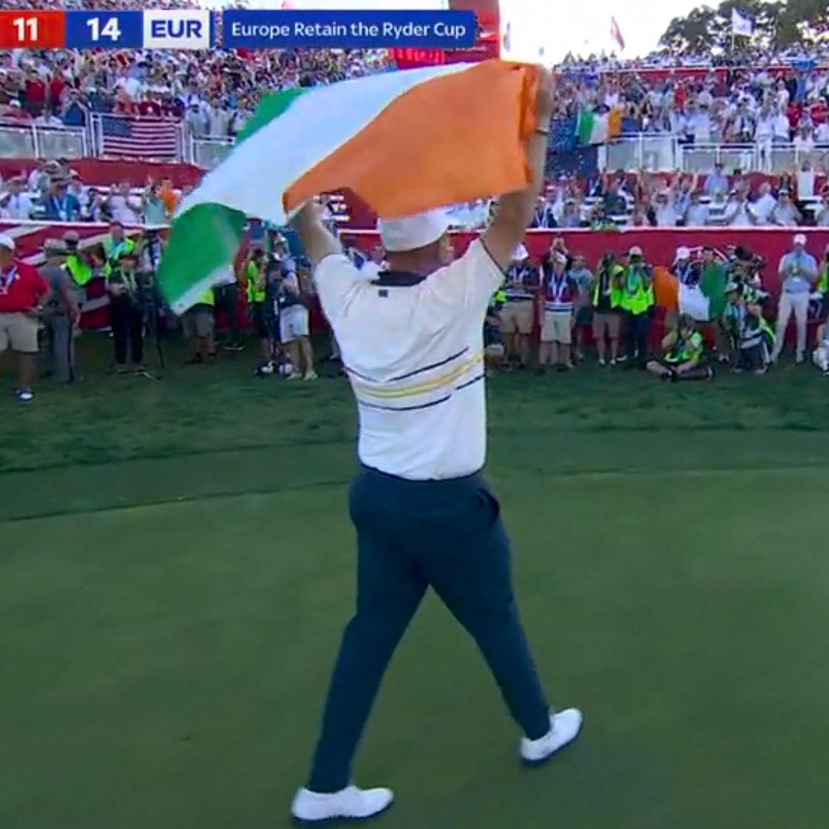 comagirlx's tweet photo. SHANE LOWRY X 💚🇪🇺🇮🇪

#RyderCup https://t.co/1lZDCLqwr7
