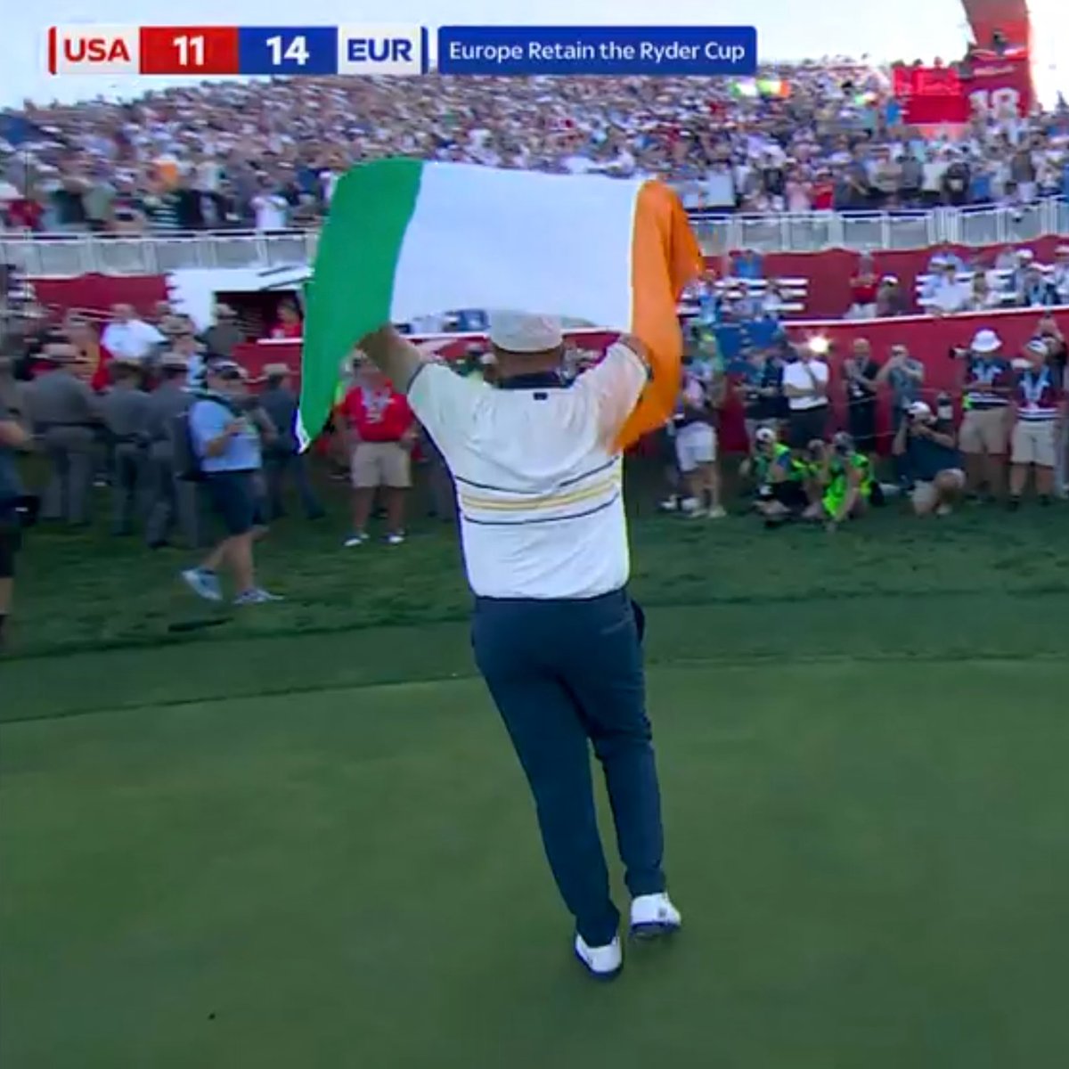 comagirlx's tweet photo. SHANE LOWRY X 💚🇪🇺🇮🇪

#RyderCup https://t.co/1lZDCLqwr7