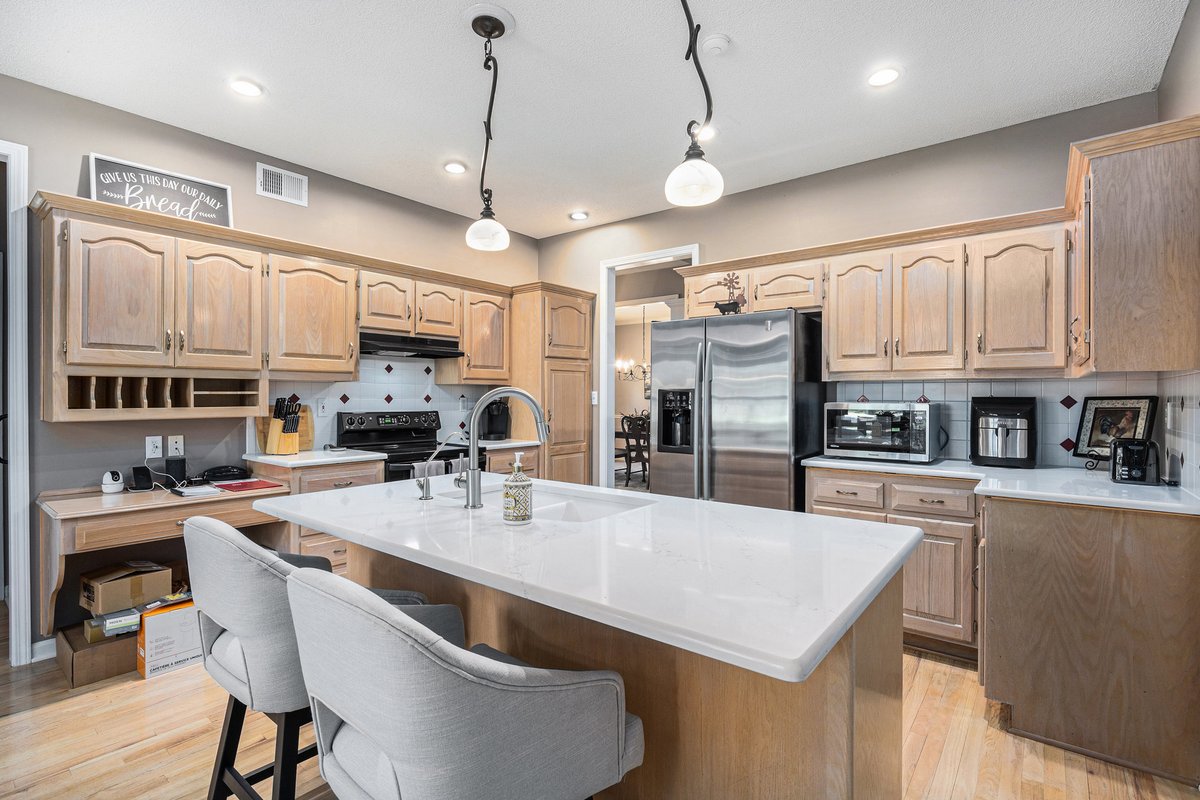 ChrisCollinsKC's tweet photo. Low-Maintenance Living in the Heart of Leawood Falls  Settle into comfort &amp; simplicity with this thoughtfully updated, maintenance-provided ranch. Fresh paint, new carpet, and updated entry flooring provide a crisp, neutral backdrop that’s move-in ready. https://t.co/j26SDJEUBs https://t.co/KbcZRs4NVy
