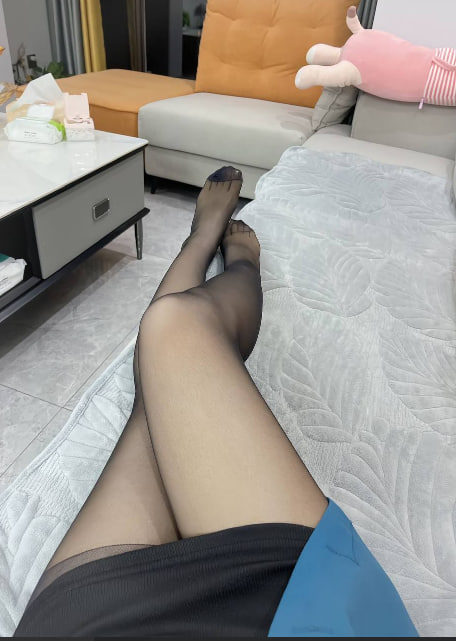 mt16233241's tweet photo. 福利来啦😌喜欢妈妈的腿吗？ https://t.co/FdpR1vbkLm