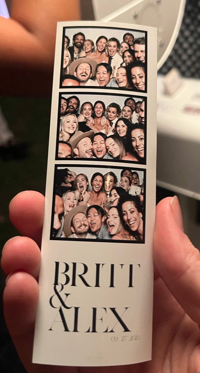 adeleella_'s tweet image. She looks so happy!!🫶🏼