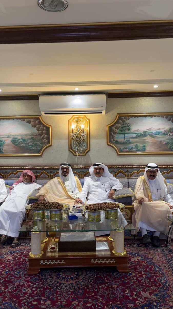 DrShujaaMuteb's tweet photo. عندما يفاجئك الكريم بكرمه ويمنحك من وقته دون سابق تنسيق وترتيب حتماً ستشعر ببالغ السعادة فشكرا للشيخ الوجيه محمد بن عمر ابن حميد وللصديق الوفي الشيخ منصور ابن راكان وابنائهم للزيارة رغم كثرة الارتباطات ورتابة الرسميات لكنها سمة ابناء هذا الوطن الشامخ ورفيع خلقهم وفيض كرمهم.. https://t.co/erzct0h4ft