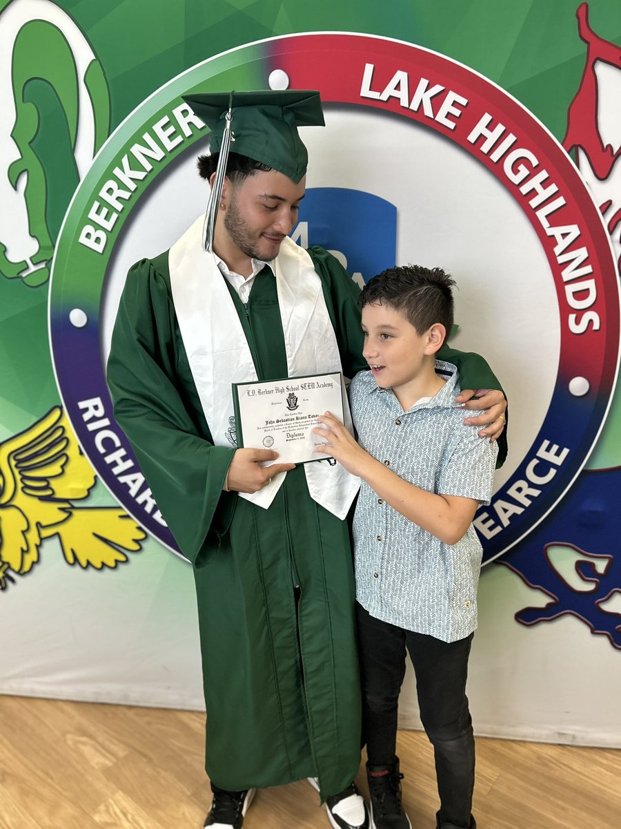 MPA_RISD's tweet photo. Congratulations to our latest @bhsstem graduate, Jahn Riano Tovar! @farrahsmock @ShariceLashay_ @DebraGilliland @RISDCleminator https://t.co/J1CUcP92RF