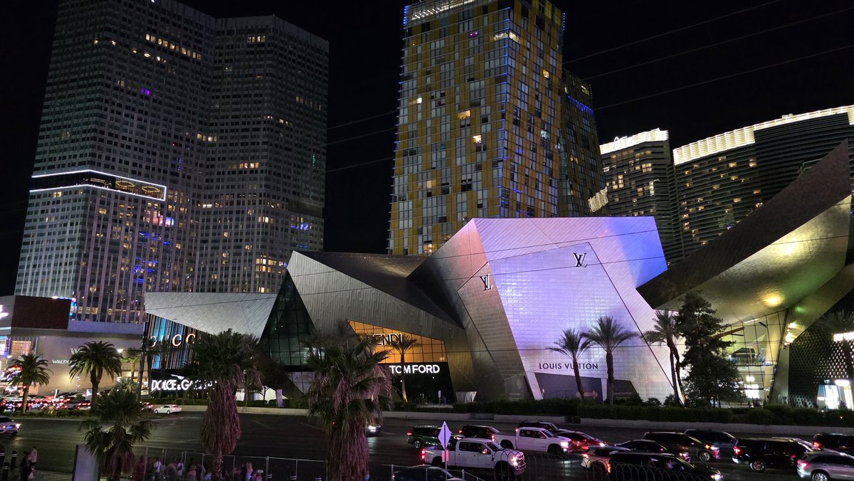 Anelale's tweet photo. Lasvegass https://t.co/cY4L7wKysP